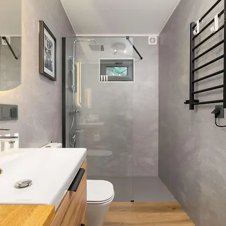 Sarnia Hq Container House In With Garden And Air Conditioning By Renters *